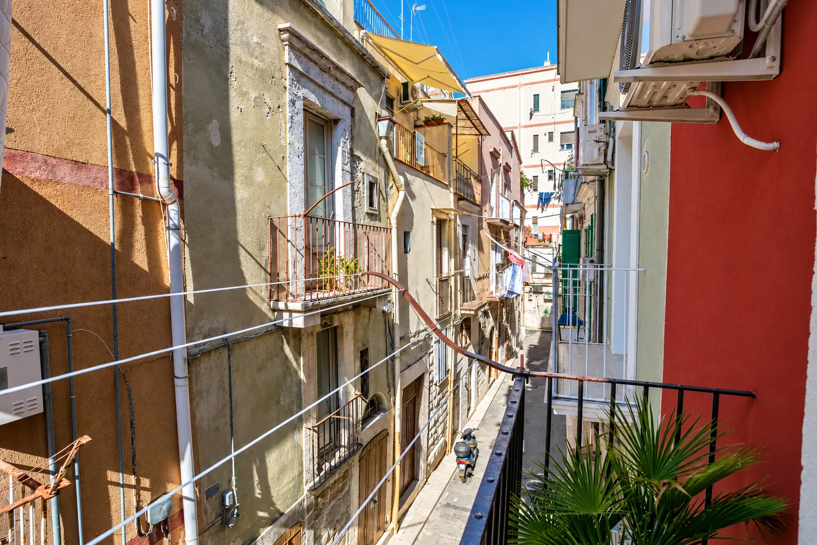 Un vicolo del centro storico di Barletta
